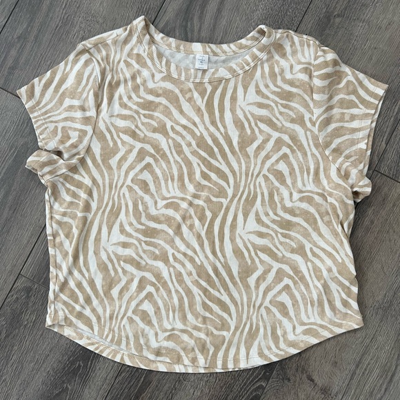 Old Navy Tops - Old Navy Women’s XL Zebra Print Beige and White Short Sleeve Top